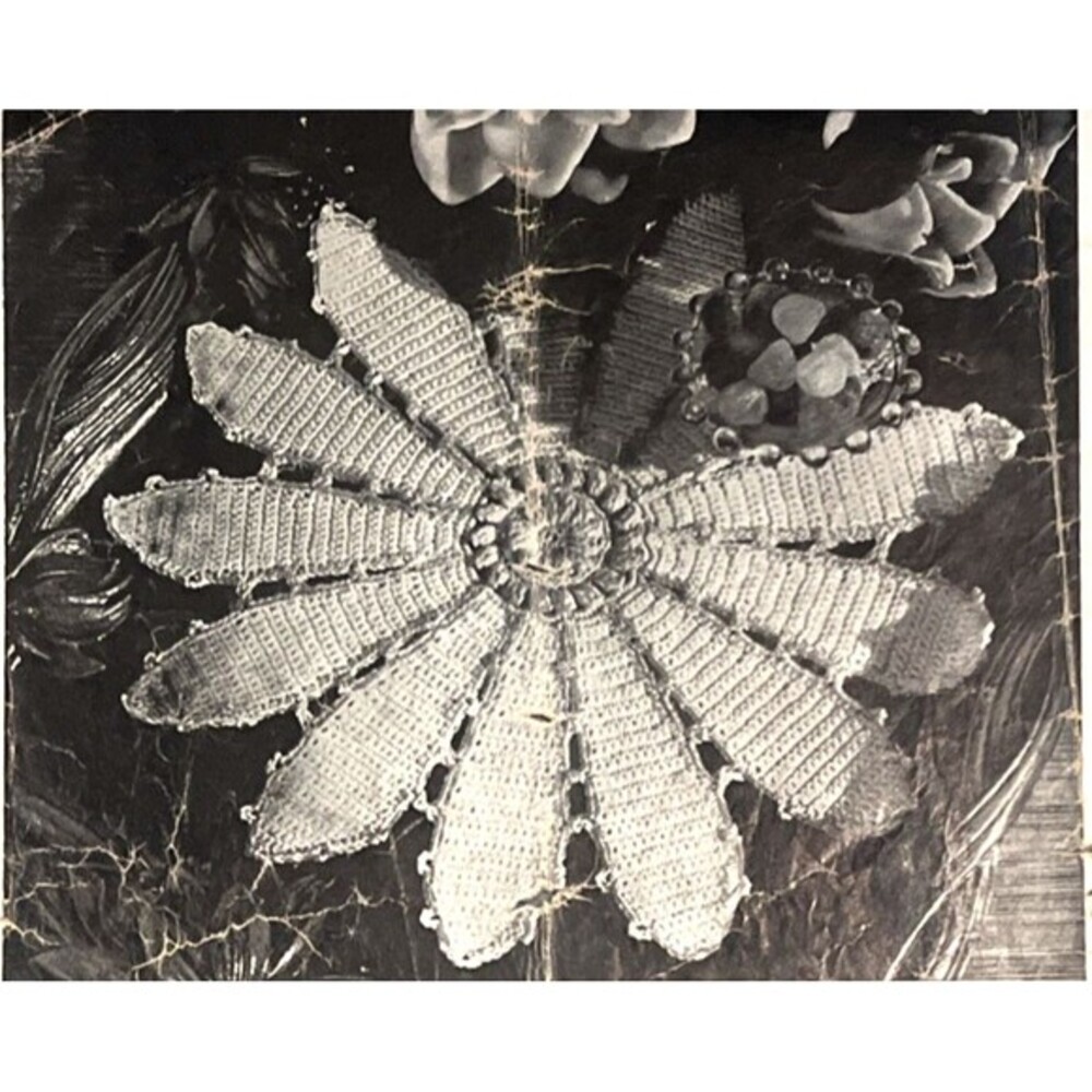 Antique 1920's Crocheted Knitting Doily Pattern LILY FLOWER POND 6-10"